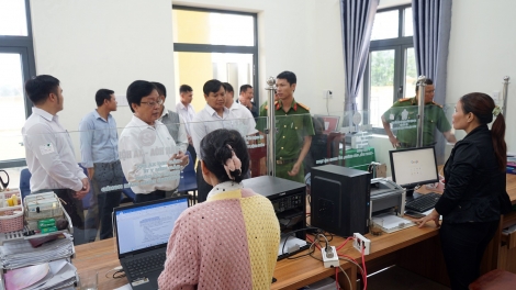 Chr’val Trà Tập, chr’hoong Nam Trà My, Quảng Nam pa căh cr’noọ bh’rợ dịch vụ công trực tuyến tr’nơợp