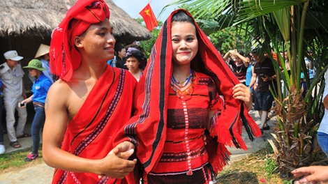 BRUK NGAK LAKHAH DI URANG PA CÔ DAOK DI A LƯỚI