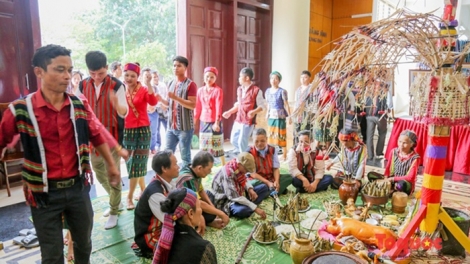 ADAT UAN LISEI BAHRAU DI URANG BRU VÂN KIỀU