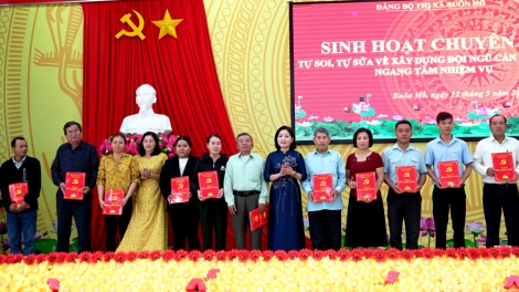 Jơlan hơdră klă ană mơnuih “Hră pơkrem prăk Búa Liềm Vàng” ƀơi Dak Lak