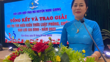 Trao đổi: “Phụ nữ Cơ Tu phòng chống bạo lực gia đình”