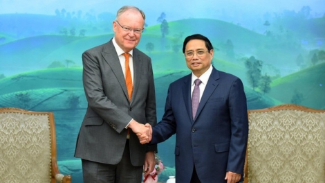 Khua dêh čar ơi Phạm Minh Chính tŭ jum Khua ala čar Dơnung Saxony dêh čar Đức