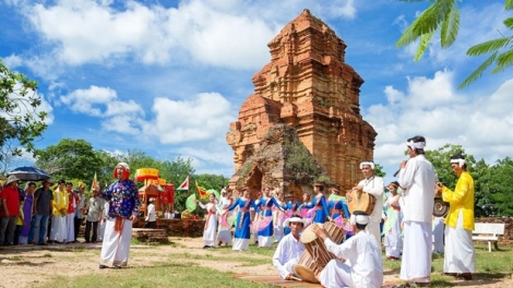 BÌNH THUẬN: CAK ROK PATAGOK BRUK NGAK DI DOM NGHỆ NHÂN DALAM KHIK RAMIK INEM KRUNG