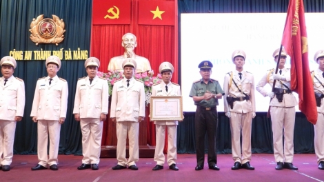 Cảnh sát Hình sự Công an Đà Nẵng vêy Chủ tịch nước cher đoọng Huân chương Chiến công hạng Ba tu bơơn zâl bh’rợ cha ơh bạc k’nặ 500 tỷ đồng