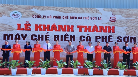 Kruanh Quốc hội Vương Đình Huệ râng Sa nkra ngih măy nkret njêng cà phê Sơn La 