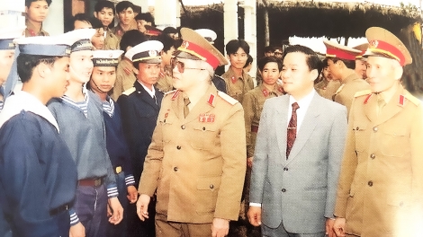 Klei kƀĭn trông kơ Đại tướng Đoàn Khuê, khua kahan êdah êdi mơ̆ng lĭng kahan 