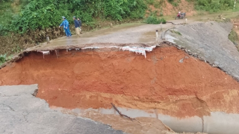 Hr’lang k’tiếc, tr’pác c’lâng cha mêệt lêy ca noong k’tiếc đhị chr’hoong Đakrông, tỉnh Quảng Trị