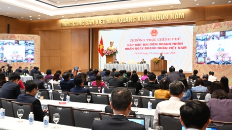 Thủ tướng Phạm Minh Chính tơƀơ̆p muh măt bơngai mơdro sa Việt Nam