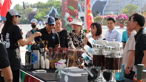 Rơlao 100 hìu tăc phan geh tus bal Lơh chờ kơphe càr Sơn La