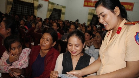 Mơdêk hlê plĕng rak tơniăn drô troăng prôk ƀă rơxế kơtâu dêi droh rơtăm kong ngo