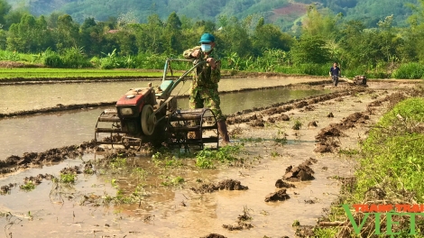 Bơtàu tơnguh lơh sa tiah làng bol jơi bơtiàn dùl êt nă cau tàm Sơn La