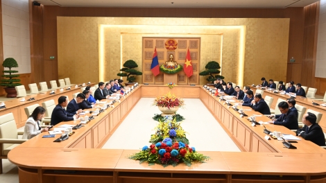 Pôa Phạm Minh Chính, Ngế pro xiâm hnê ngăn tơnêi têa tơdah pôa Ukhnaagiin Khurelsukh - Kăn xiâm pơkuâ kong têa Mông Cổ