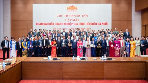 Kruanh Quốc hội Vương Đình Huệ mâp măt Rmôt kan ntoh măt ntŭk kan tăch rgâl rnăk vâl ntoh lư