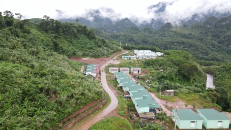 Năc lêy zooi rau lalua ta nih tơợ xa na bh’rợ âng k’tiếc k’ruung zooi đhanuôr ha dưr coh pr’ặt tr’mông