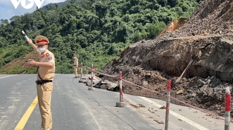 Hr’lang truih c’lâng Hồ Chí Minh c’năt La Sơn - Hòa Liên