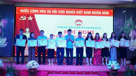 Gia Lai: Ryơk rnê 39 ntŭk kan, nuĭh kan ta rơh rgŏ jă “Nuĭh Việt Nam an dŏng ndơ Việt Nam”.