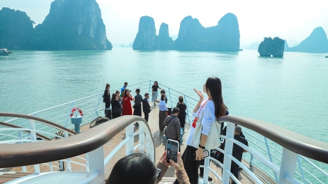 Êpul bi ala gưl dlông mơ̆ng China nao čhưn ti Kplang Hạ Long