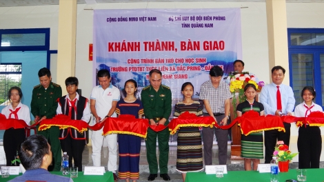 Pa đớp đoọng đong ặt bán trú ha học sinh đhị Nam Giang