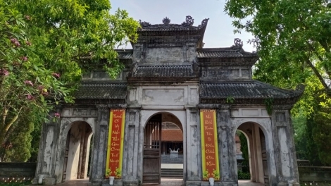 Thành Cổ Sơn Tây: Zr’lụ tước căh choom ha vil bêl tươc cha ơh ooy k’tiếc Đoài