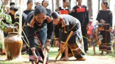 Iêo mthưr mnuih ƀuôn sang h’ĭt ai tiê duah ƀơ̆ng, đăm hmư̆ ôh klêi phung jhat mplư