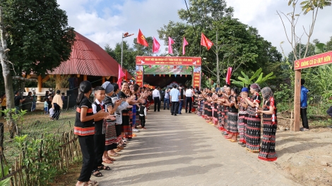 Đhanuôr đh’rưah bhui har bêl t’ngay đoàn kết đhị ca noong k’tiếc tỉnh Quảng Nam