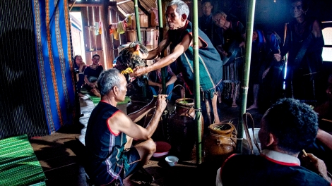 Pơtối rak túa lĕm tro ki kơnía dêi Tơnêi têa mơdĭng mơnê rêh ton hơnăm dêi mơngế M’Nông
