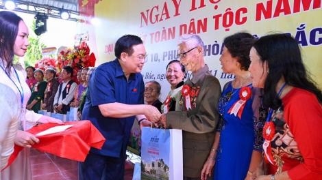 Ngăn loom “G’luh cha cha đoàn kết”