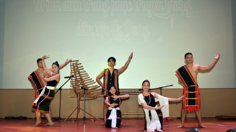 Quảng Nam bơơn bấc ch’ner dal đhị t’ngay bhiệc bhan chi ớh p’cắh cha nur lâng giao lưu văn hoá