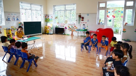 Quốc hội: Y tế lâng Giáo dục bhrợ ha apêê đại biểu prá xay bấc đhị pr’họp âng Quốc hội