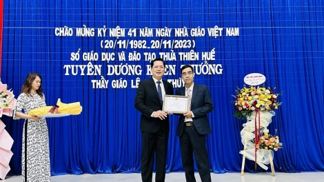 Thừa Thiên Huế: Hơnh deh thầy giáo trôông dấc manuyh coh boo tuh