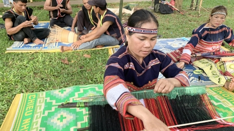 Ăp mpang ty blău rgop rêh tay nău kan cheh tanh bah nuĭh Bahnar 