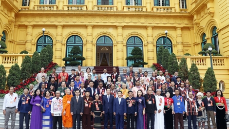 Khua lăn čar bi tuôm hŏng êpul bi ala mnuih mâo k’hưm hlăm mnuih djuê ƀiă 