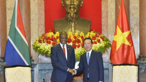 Khua lăn čar Võ Văn Thưởng tiếp drông leh k’iăng khua mil čhil ala čar Dhŭng Afrĭk 