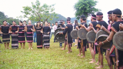 Sang bơhiàn ờ niam bau kòn