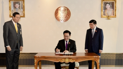 ពត៌មាន ម៉ោង​ ៦