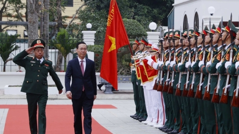 Chủ tịch nước Võ Văn Thưởng tước lum lêy Binh chủng Đặc công