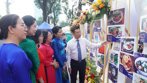 Vâi droh lĕm rơduăng teăng mâ mâu kong têa veăng a  Măng tĭng ôm hyô Pơlê kong kân Hồ Chí Minh