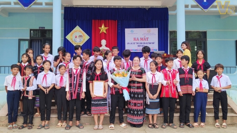 Pa căh Câu lạc bộ “Ma nuyh bha lầng âng rau tr’xăl liêm choom” đhị chr’val Kà Dăng, chr’hoong Đông Giang (Quảng Nam)