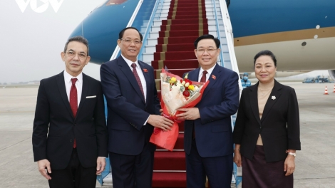 Chủ tịch Quốc hội Vương Đình Huệ lướt pấh Hội nghị cấp dal Quốc hội 3 k’tiếc k’ruung Campuchia - Lào - Việt Nam