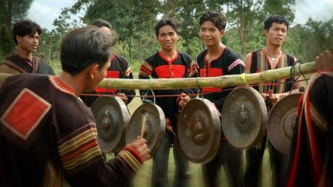                Á hơchiếo Mang Deang  (Hát hơchiếo Mang Deang)