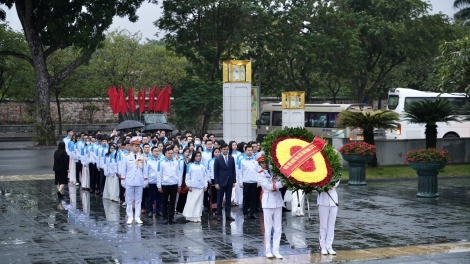 Bơngai tang măt sinh viên ƀlŏk hơdơ̆r kơ đe lĭnh nuih mơng lôch dŏng teh đak păng roi tơbăt tơdrong jang đei tơ̆ hơnăp Ƀok Hồ 