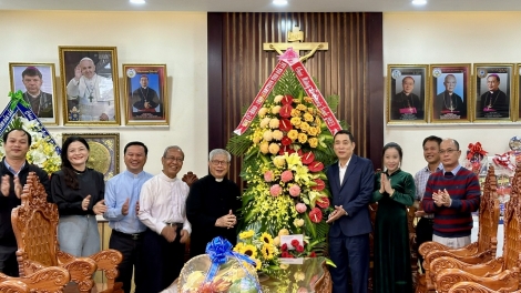 Khu kăn hnê ngăn kong pơlê Dak Lak lăm pôu, rơkâu mâu hngêi khôp Pâ Xeăng drêng troh hâi Tĭng kân Noel