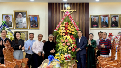 Kruanh rđău kan n’gor Dak Lak khâl, mbah rhơn ăp ntŭk chroh rƀŭn nkhêp geh nar Noel