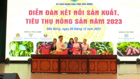 Jơnum pơtruh pơkra hăng ba sĭ gơnam mơ̆ng hmua Dak Nông