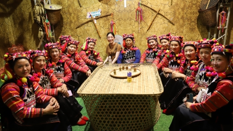 Hơ̆k mơak hruê kăm dhar kreh – hiu čhưn ênguê Điện Biên leh anăn dŭm čar Yŭ Dưr ti ƀuôn prŏng Hồ Chí Minh 