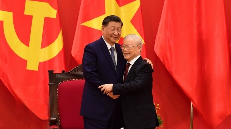 Tổng Ƀí thư Nguyễn Phú Trọng mờ Tổng Ƀí thư, Củ tịc lơgar Lo Tập Cận Bình tìp mat đềt mềr mờ lơh kwèng mờ ală cau geh bồ tơngoh bơsram sră lơh bơyô bal, rơnàng kơnòm să 2 lơgar Việt Nam mờ Lo