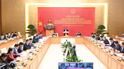 Khua knŭk kna Phạm Minh Chính gĭt gai Klei bi kƀĭn kluôm ala kơ bruă hlue ngă Hdră mđĭ kyar ba yua ênoh mrô kơ mnuih ƀuôn sang, mrô anăn