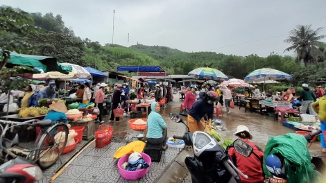 Ra pặ zr’lụ chợ pa câl ba bơơ zooi apêê pa câl đhị chợ Khe Tre, chr’hoong Nam Đông (Thừa Thiên Huế) pa câl cớ