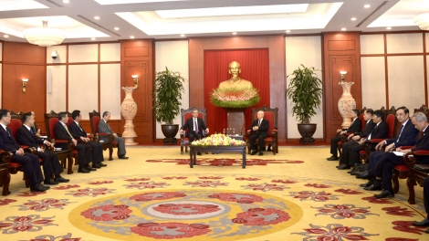 Khua git gai Ping gah Nguyễn Phú Trọng tŭ jum Khua ding jum pơtom hiăp dêh čar Khač Vương Nghị