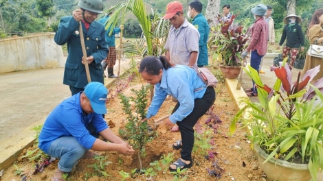 Chr’val  Ma Cooih, chr’hoong Đông Giang, tỉnh Quảng Nam choh n’loong bhrợ têng vel bhươl t’mêê